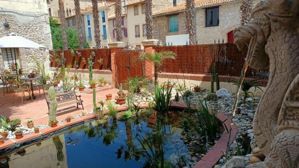 El Castell Embruixat Hotel Saint-Hippolyte  ภายนอก รูปภาพ