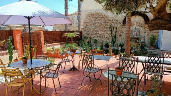 El Castell Embruixat Hotel Saint-Hippolyte  ภายนอก รูปภาพ