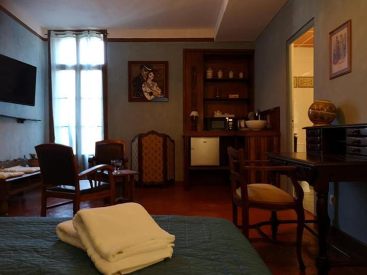 El Castell Embruixat Hotel Saint-Hippolyte  ภายนอก รูปภาพ