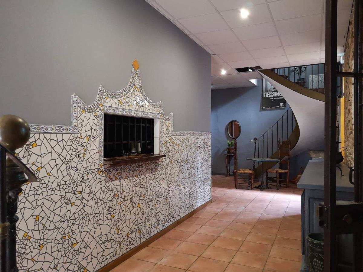El Castell Embruixat Hotel Saint-Hippolyte  ภายนอก รูปภาพ